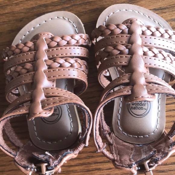 Free with 2 item bundlTan baby gladiator sandals NWOT - Picture 4 of 6